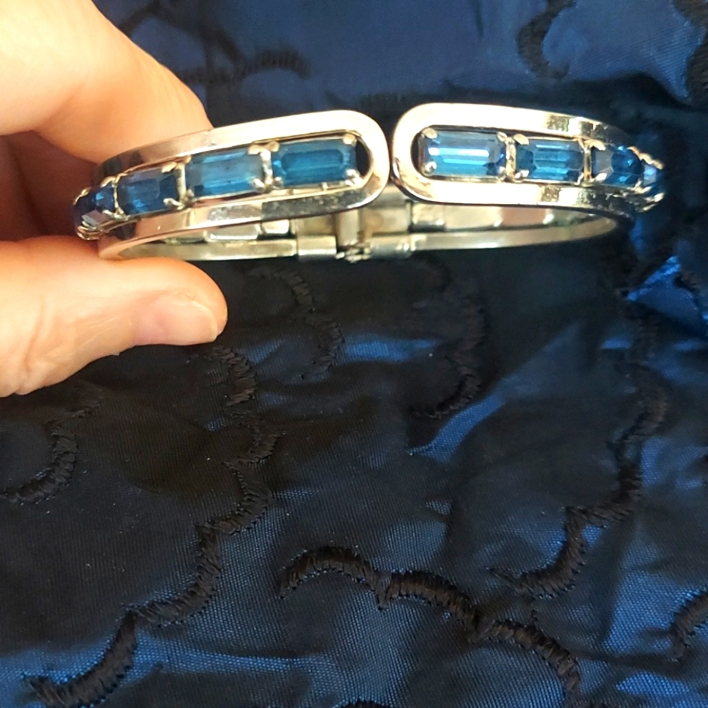 Vintage hinged blue bagger bracelet